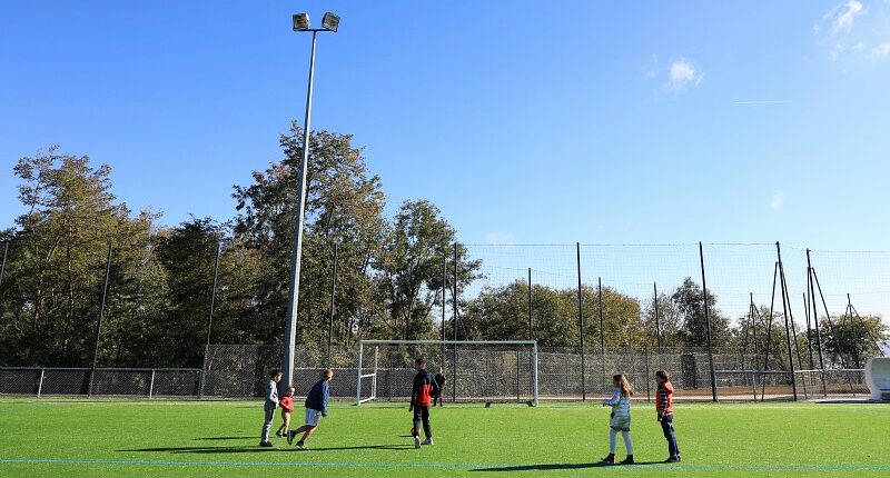 t terrain de football - Saint-Maurice-en-Gourgois