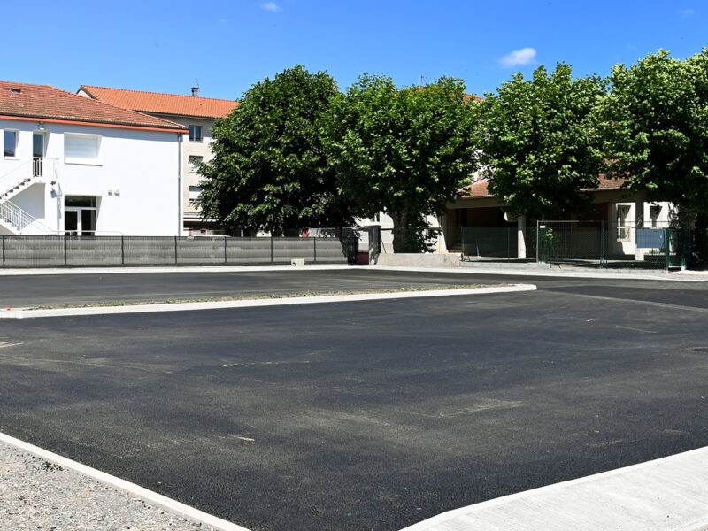 Nouveau parking à L'Etrat