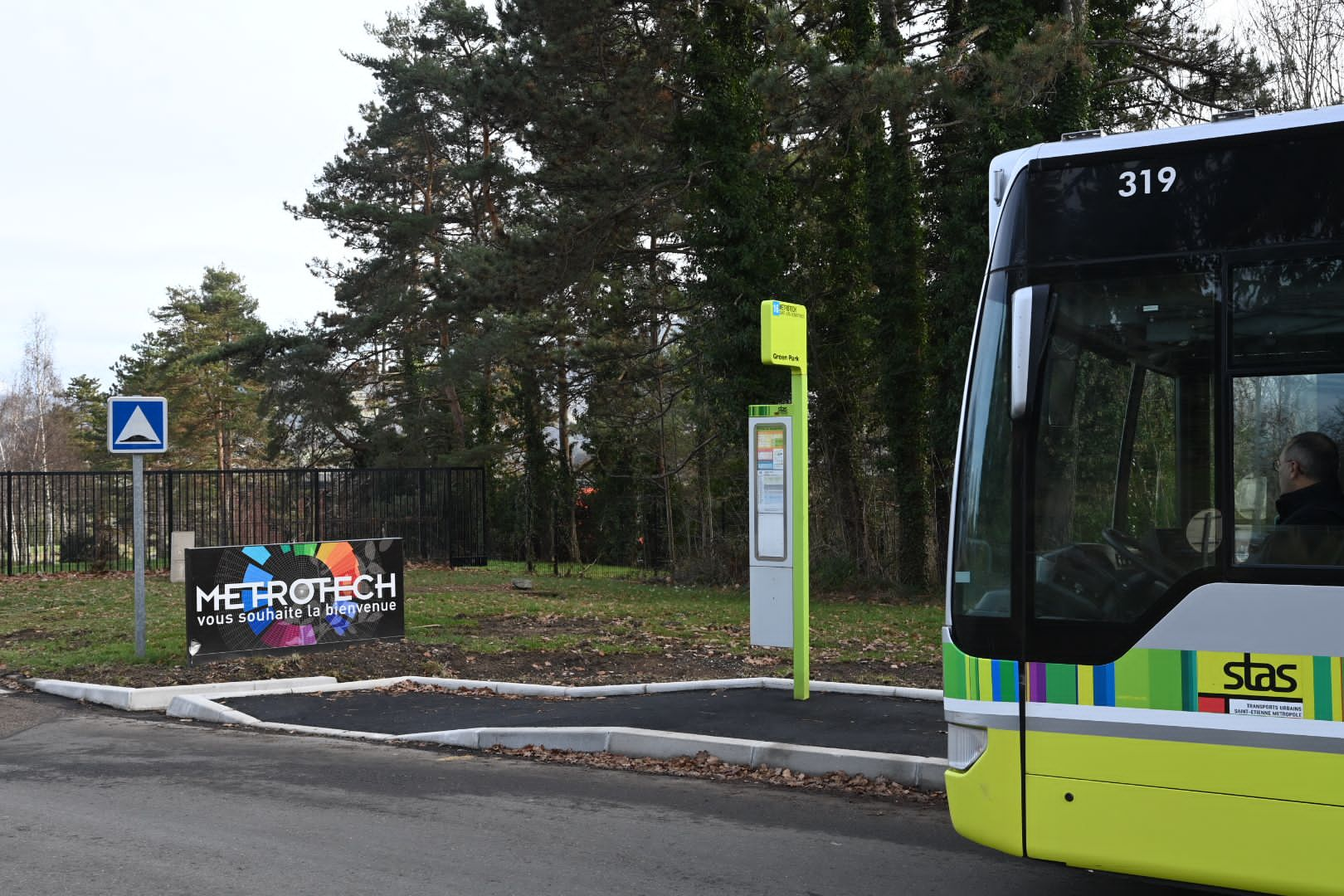 Quai de bus accessible à Métrotech