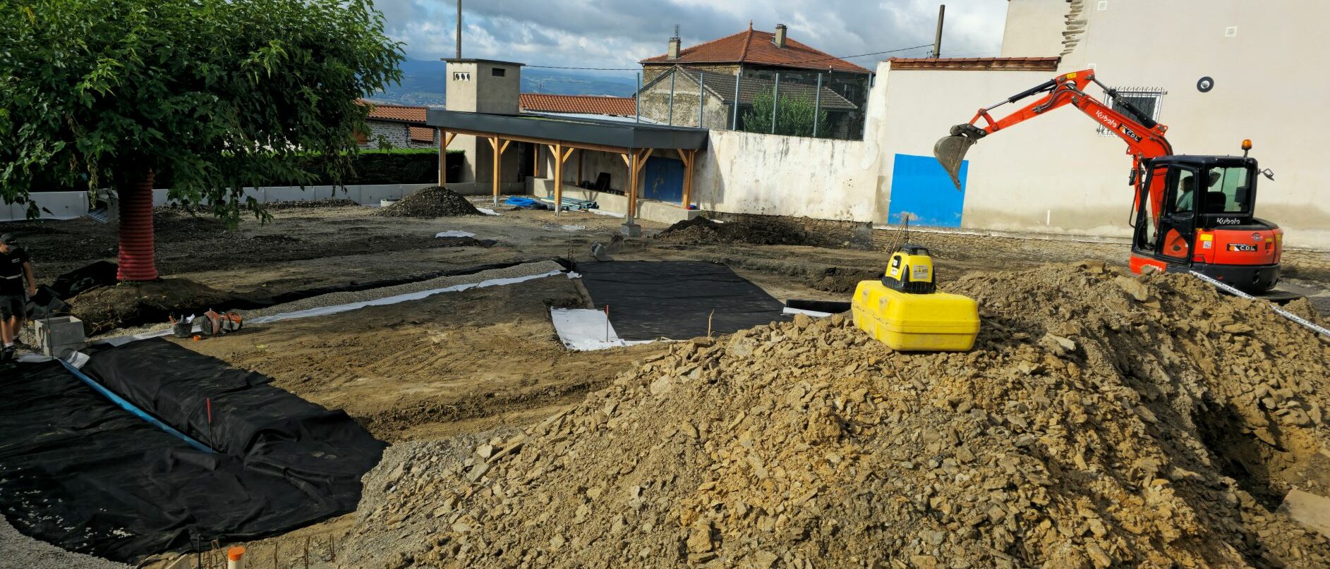 Travaux cour d'école Saint-Martin-la-Plaine