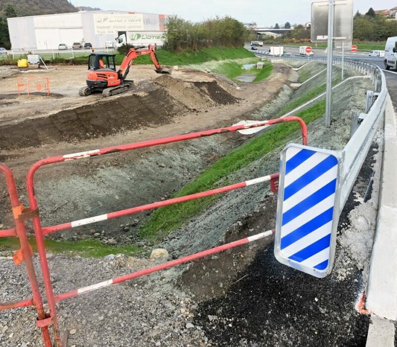 travaux de l'aire de covoiturage à Grand'Croix