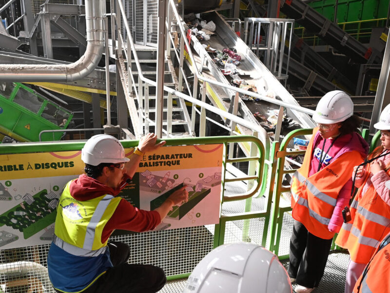 Visite du centre de tri par les structures d'éducation populaire