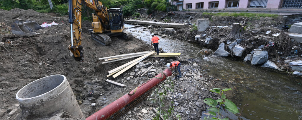 Travaux sur les canalisations suite à la crue (Lorette)