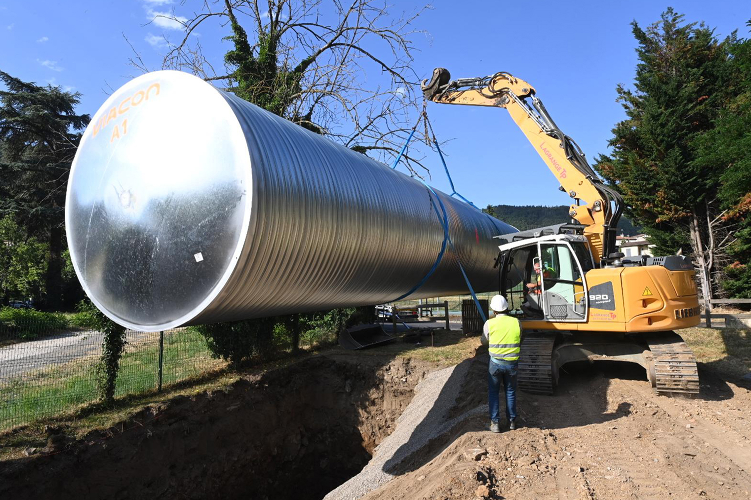 Installation d'une cuve de réserve d'eau à Saint-Paul-en-Cornillon
