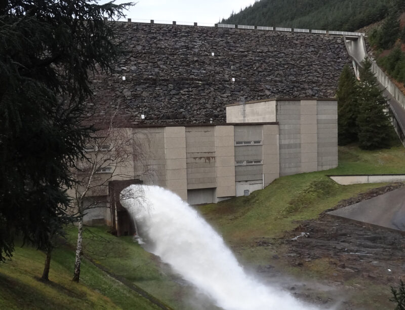 Barrage en cours de vidange