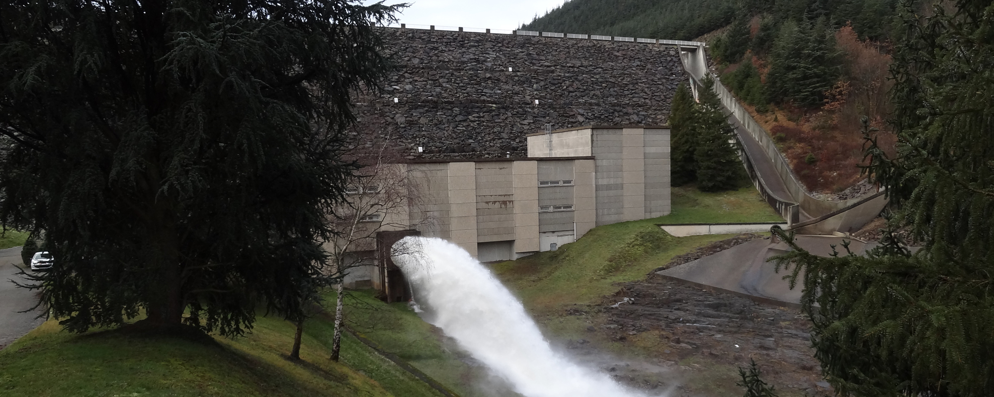 Barrage en cours de vidange