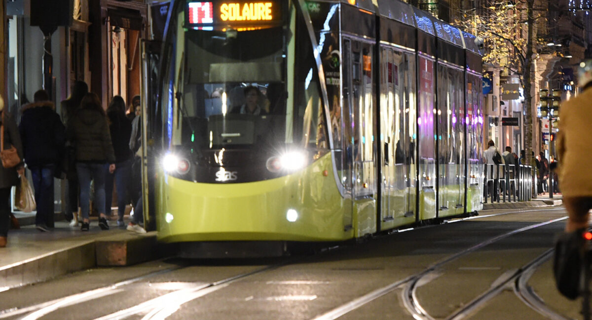 Tramway et vélo de nuit