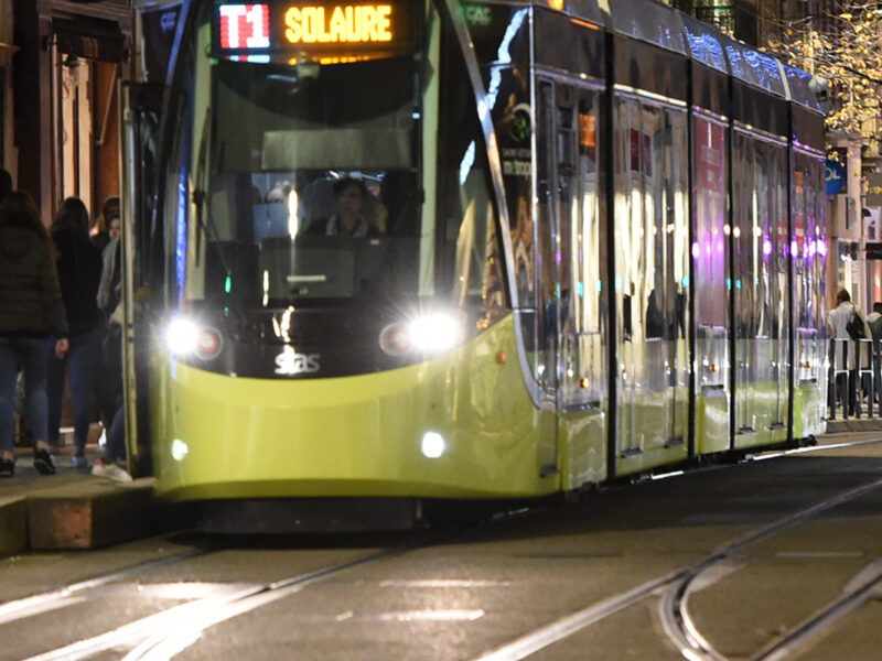 Tramway et vélo de nuit