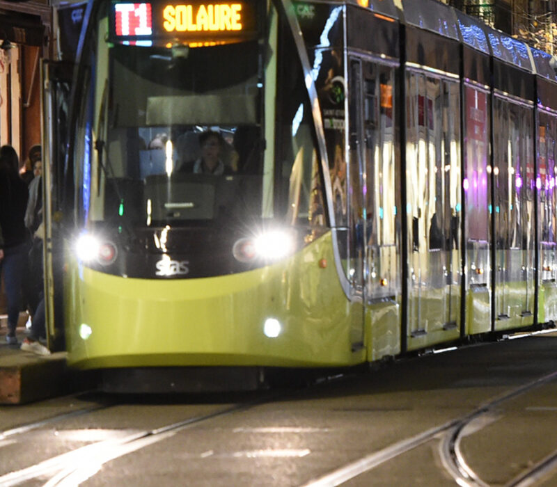 Tramway et vélo de nuit