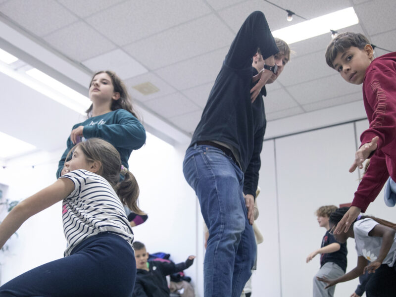 Des élèves qui dansent