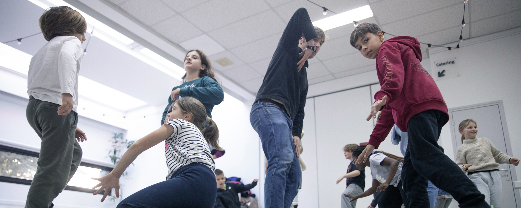 Des élèves qui dansent