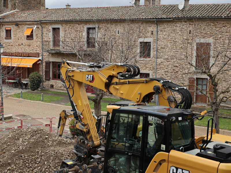 Parvis de la Chartreuse de Sainte-Croix en travaux