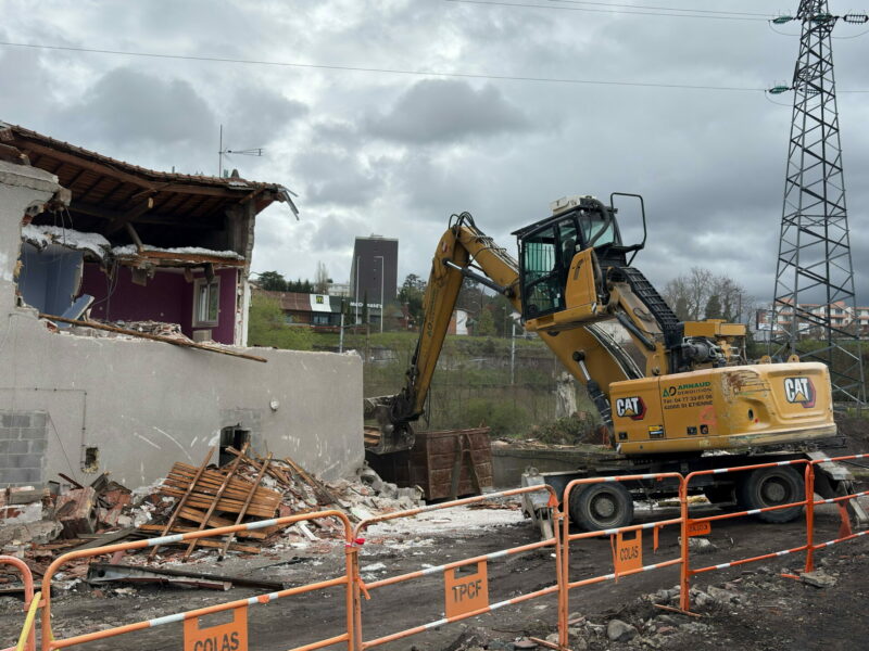 démolition de bâtiments à Genilac