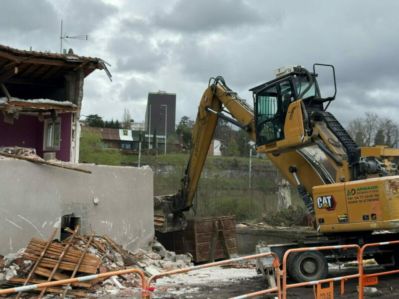 démolition de bâtiments à Genilac