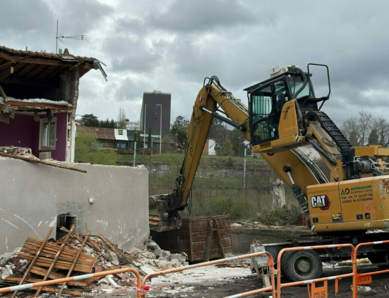 démolition de bâtiments à Genilac