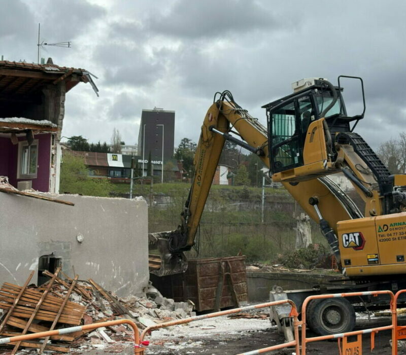 démolition de bâtiments à Genilac