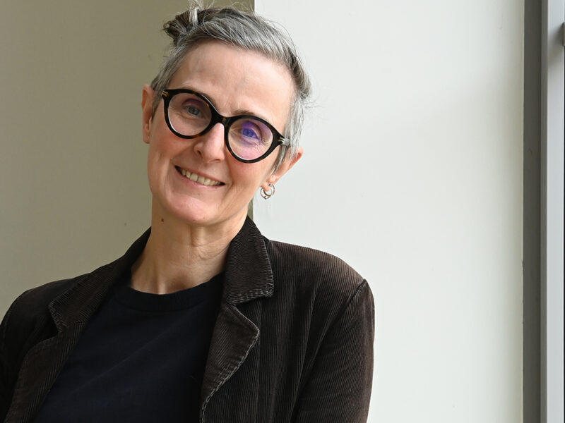 une femme sourainte