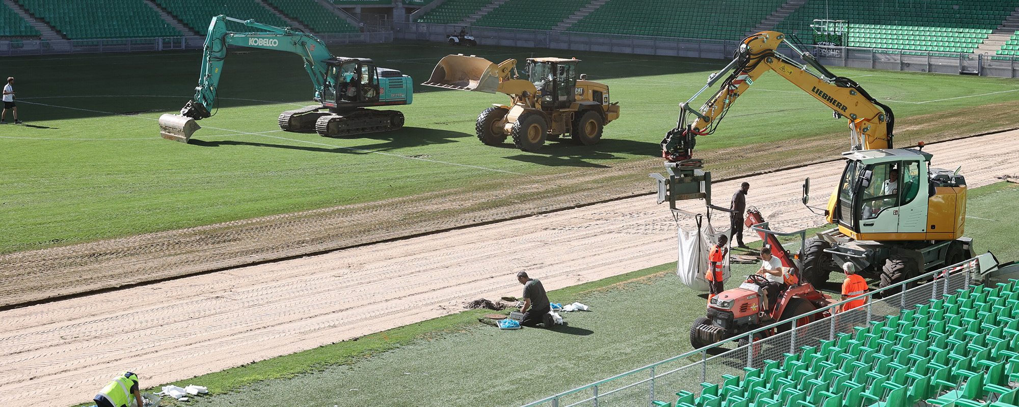 Dépose de la pelouse du stade