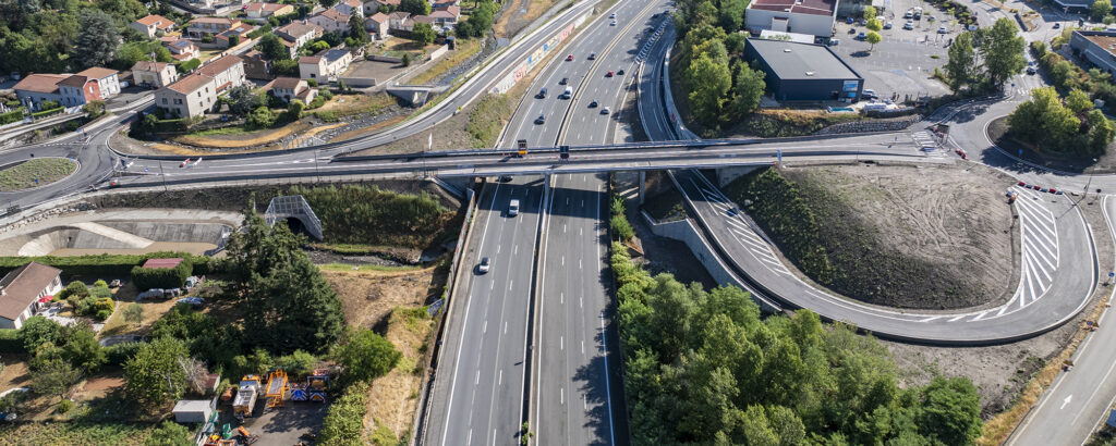 échangeur autoroutier vu du ciel