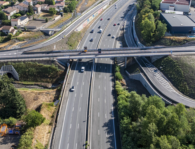 échangeur autoroutier vu du ciel
